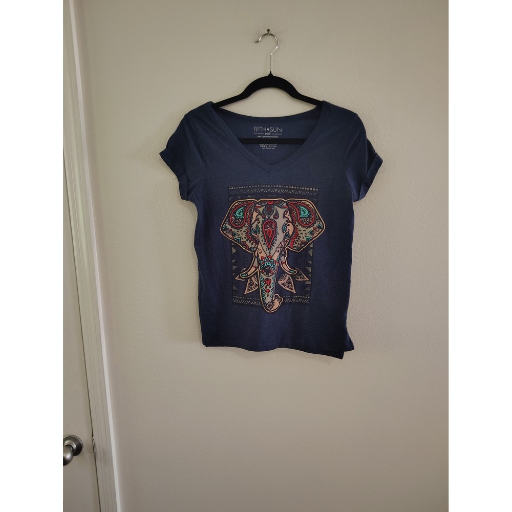 Fifth Sun Womens Navy Blue Elephant Graphic V-Neck T-Shirt Boho Small RN 111647‎